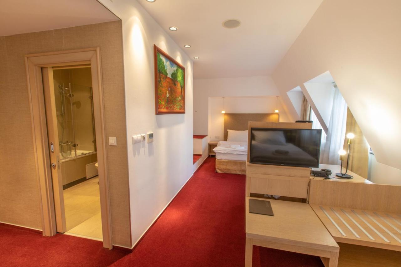 Hotel Villa Necas Zilina Ngoại thất bức ảnh