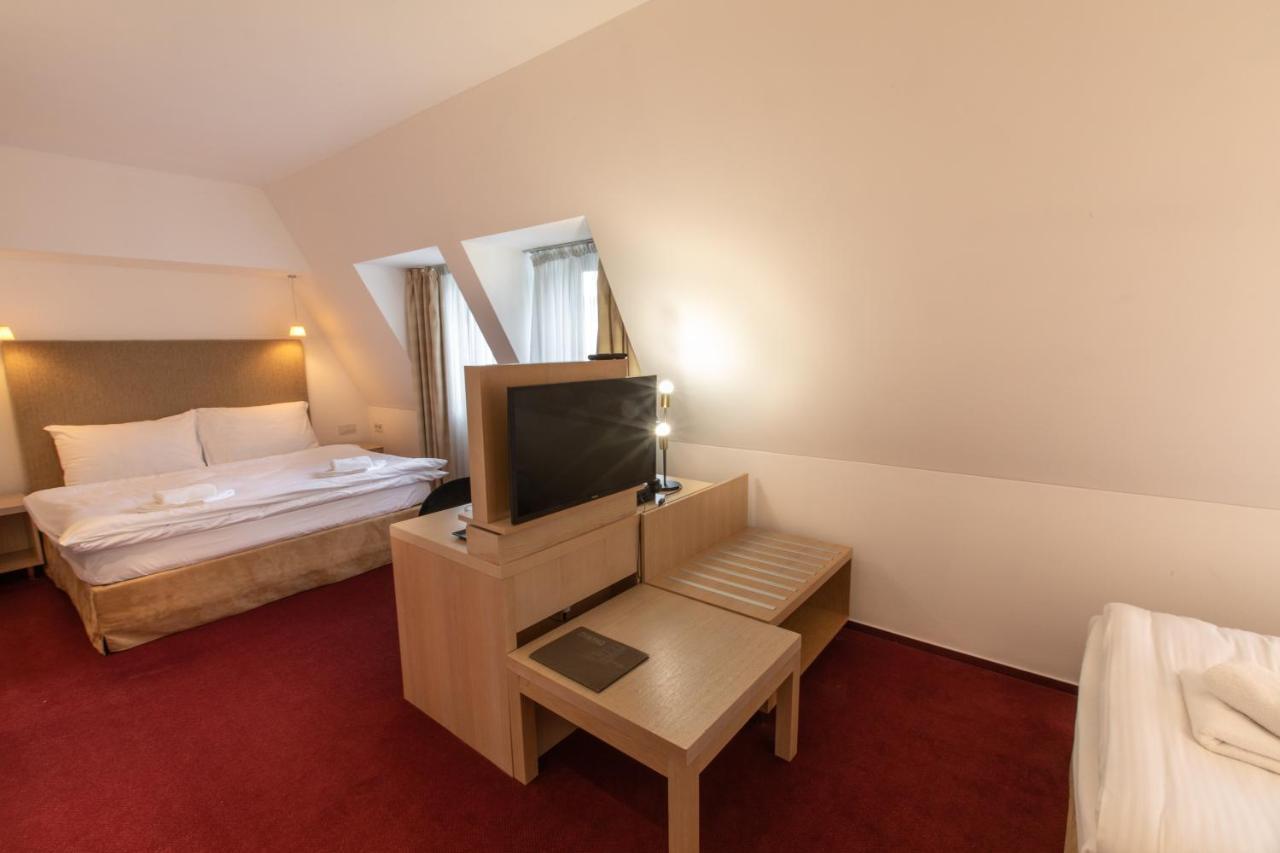 Hotel Villa Necas Zilina Ngoại thất bức ảnh
