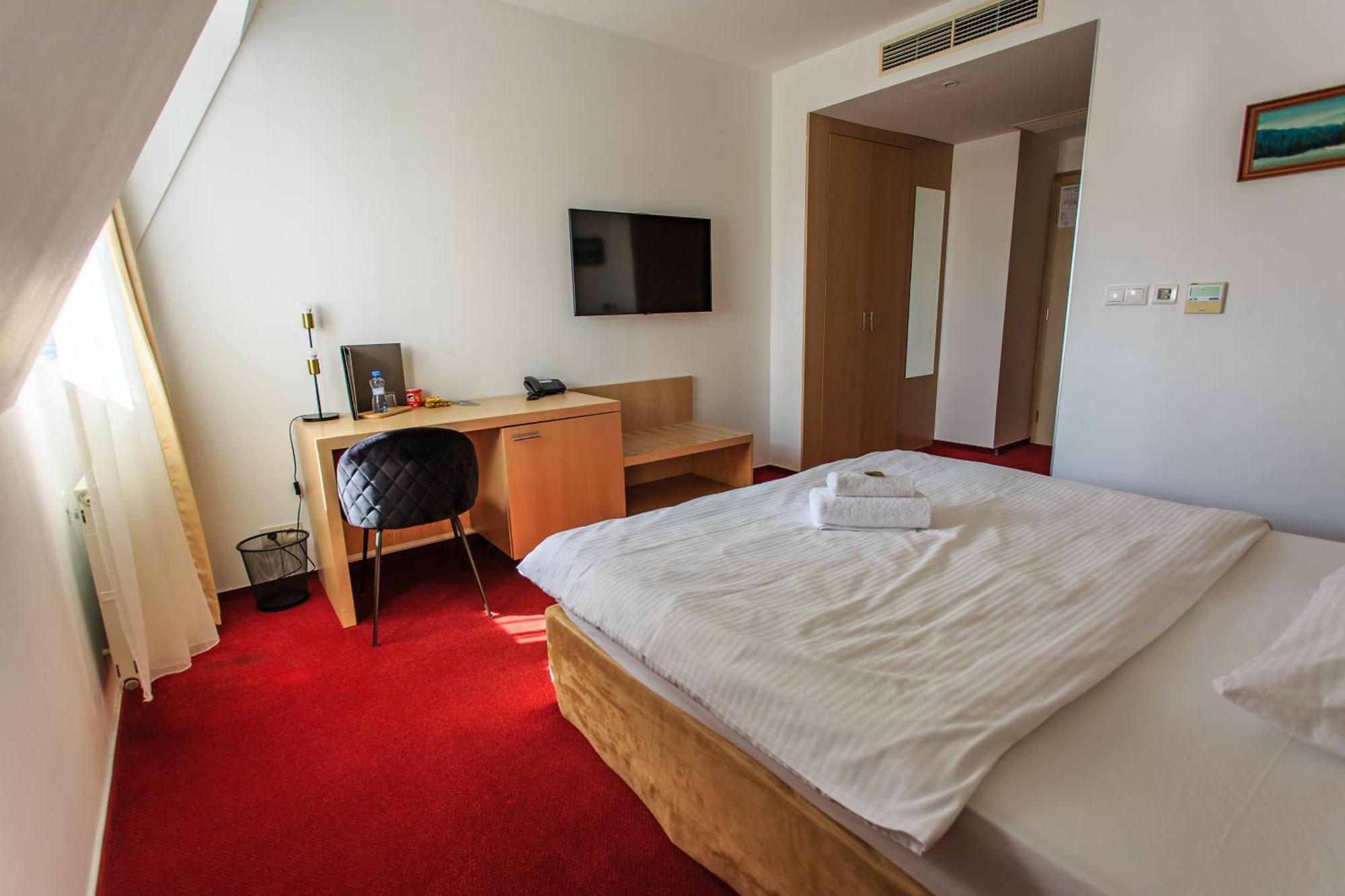 Hotel Villa Necas Zilina Ngoại thất bức ảnh