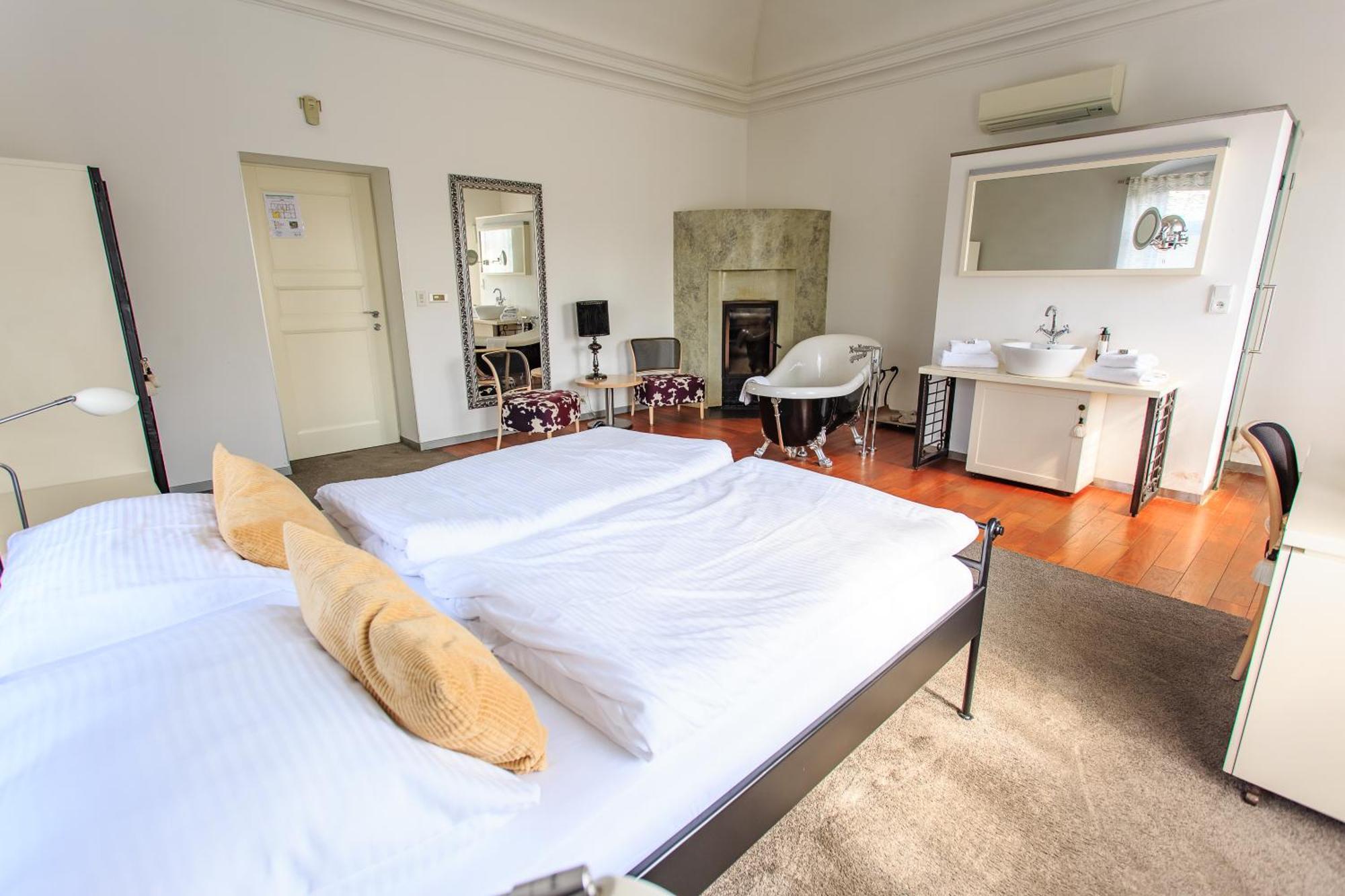Hotel Villa Necas Zilina Ngoại thất bức ảnh