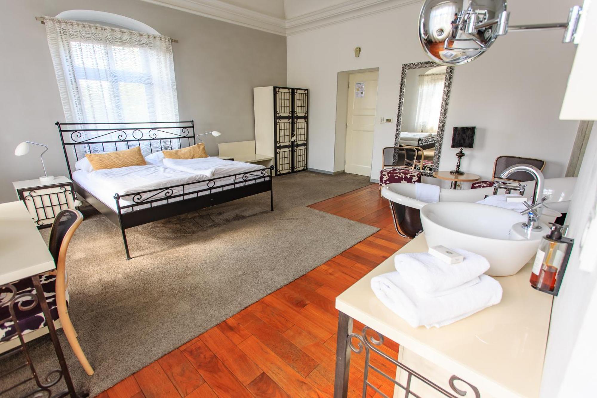 Hotel Villa Necas Zilina Ngoại thất bức ảnh