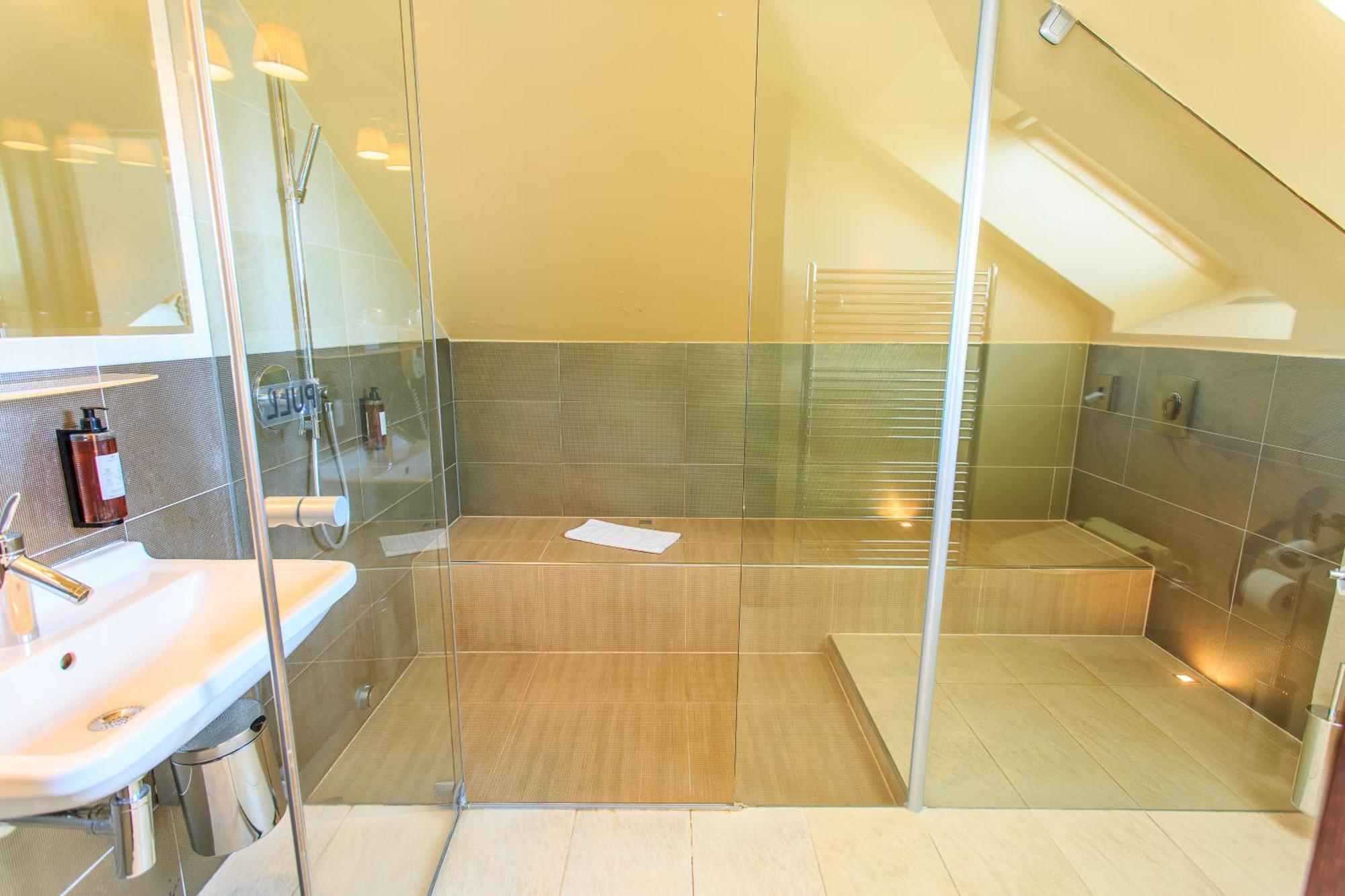 Hotel Villa Necas Zilina Ngoại thất bức ảnh