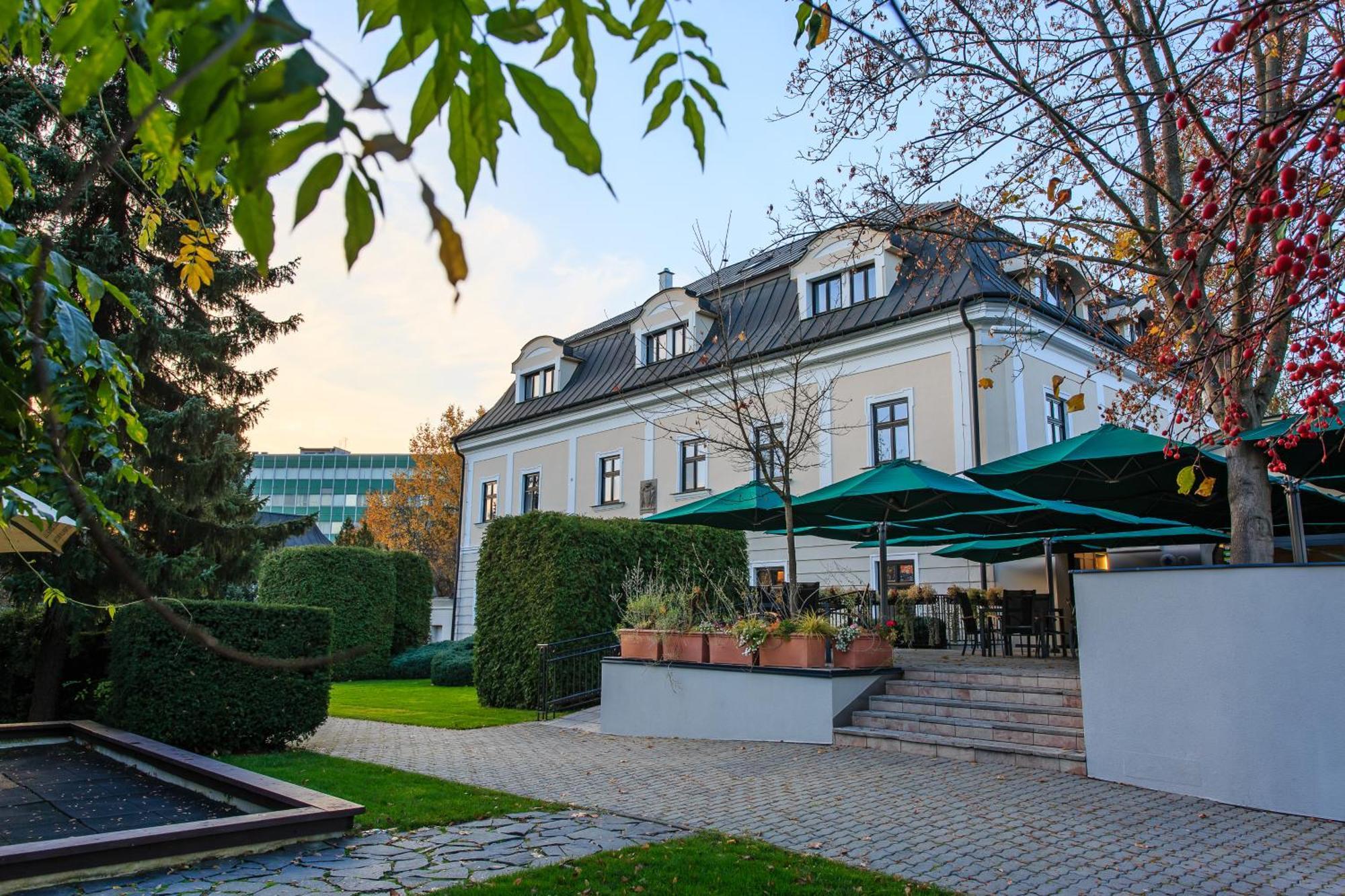 Hotel Villa Necas Zilina Ngoại thất bức ảnh