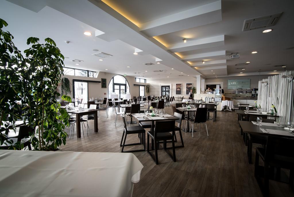 Hotel Villa Necas Zilina Ngoại thất bức ảnh